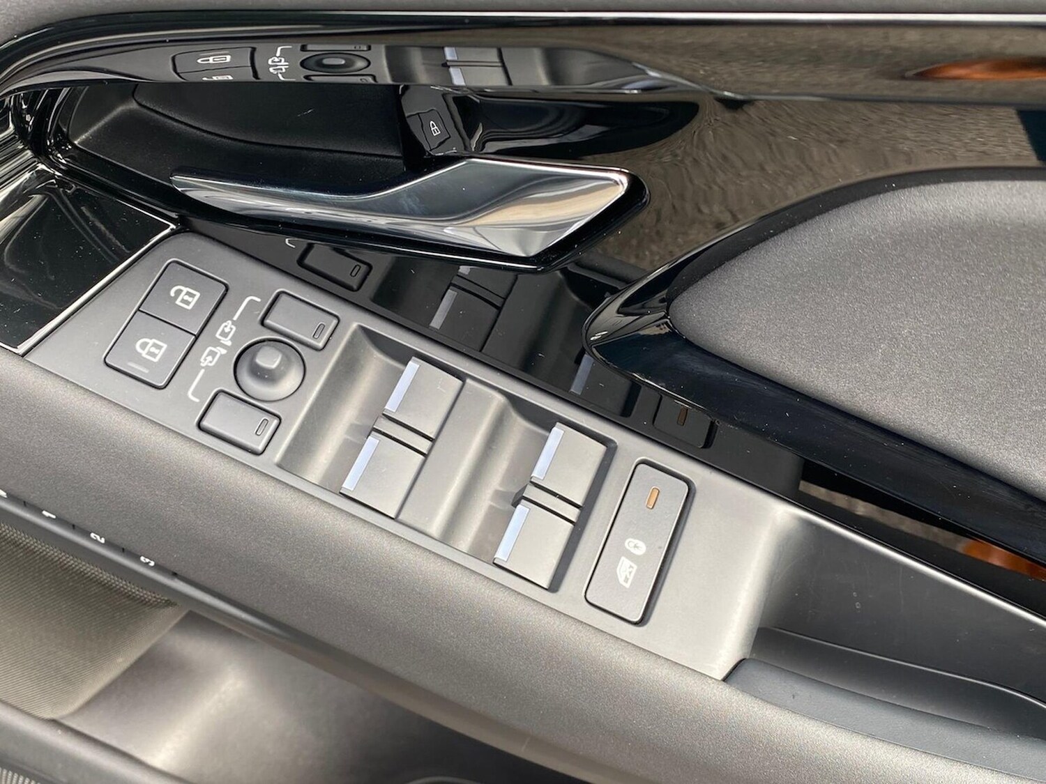 Used Land Rover Range Rover Evoque 2025 for sale - 76077738: Photo 24