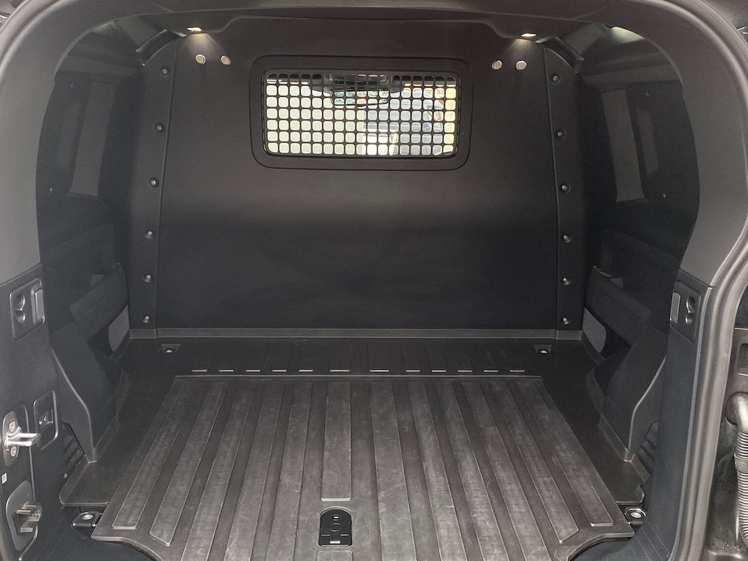 Used Land Rover Defender 2023 for sale - 78026088: Photo 10