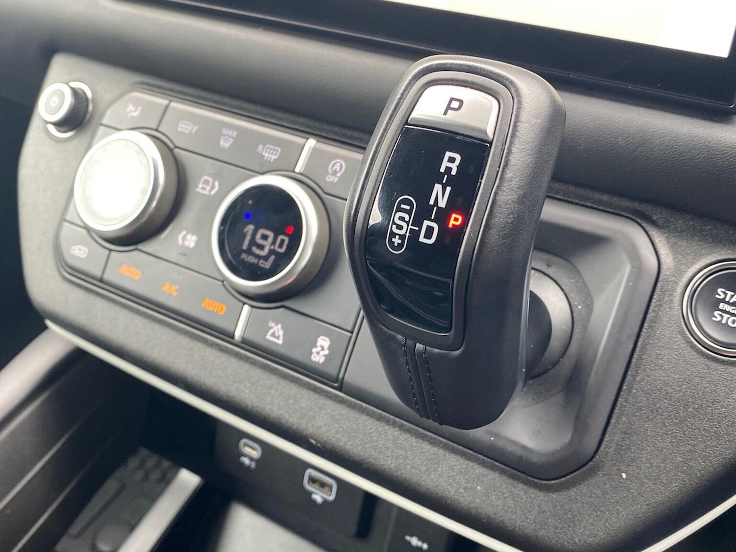 Used Land Rover Defender 2023 for sale - 78026088: Photo 13