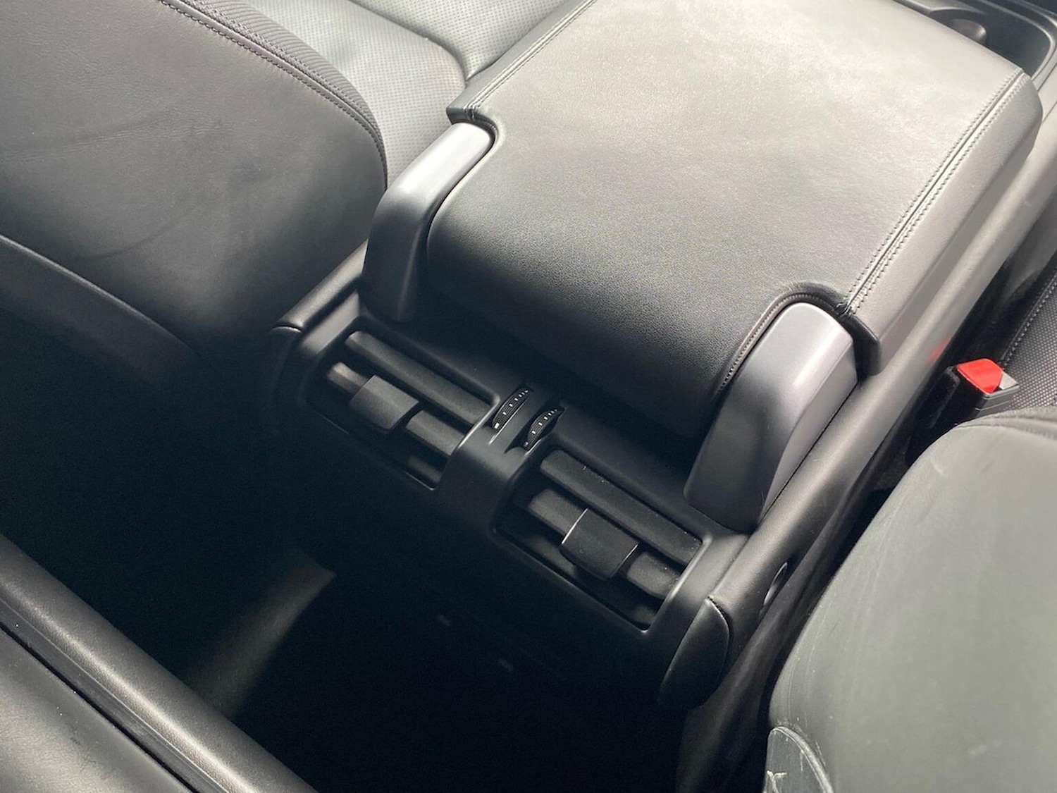 Used Land Rover Defender 2023 for sale - 78026088: Photo 18