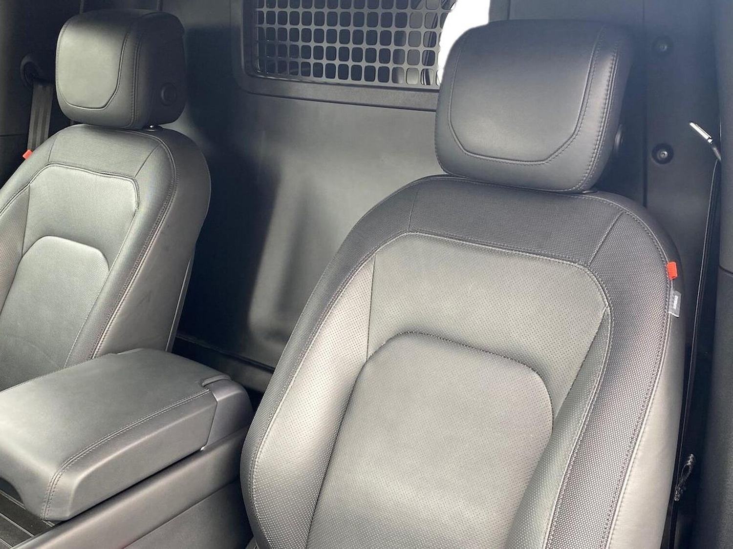 Used Land Rover Defender 2023 for sale - 78026088: Photo 4