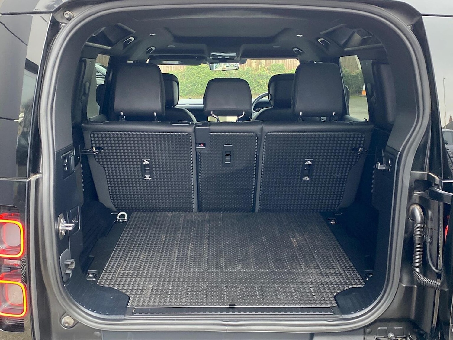 Used Land Rover Defender 2023 for sale - 77973956: Photo 10