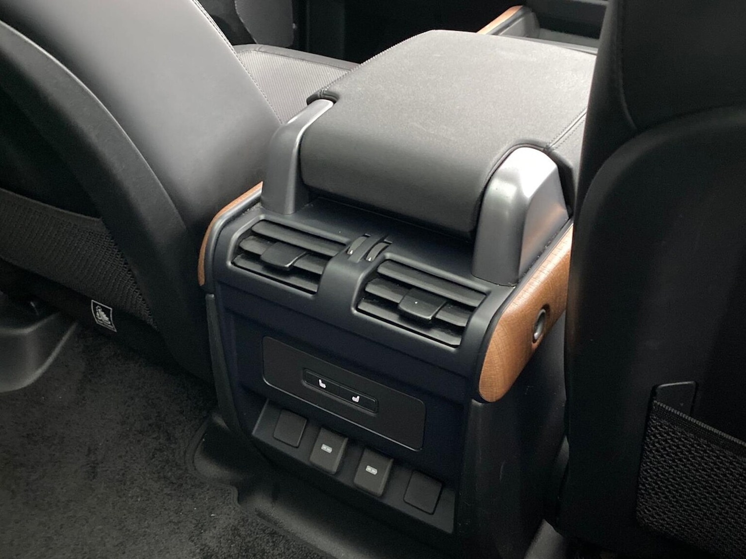 Used Land Rover Defender 2023 for sale - 77973956: Photo 18