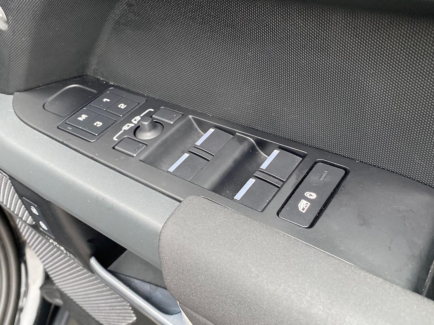 Used Land Rover Defender 2023 for sale - 77973956: Photo 22