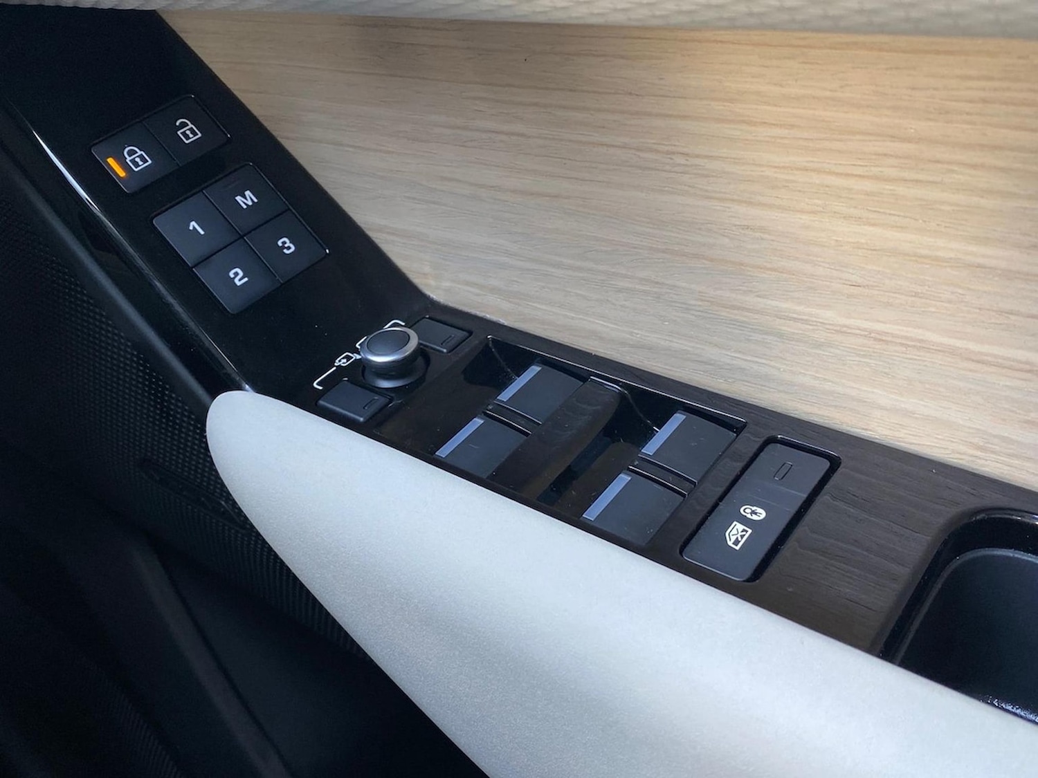 Used Land Rover Range Rover Velar 2023 for sale - 76521014: Photo 31