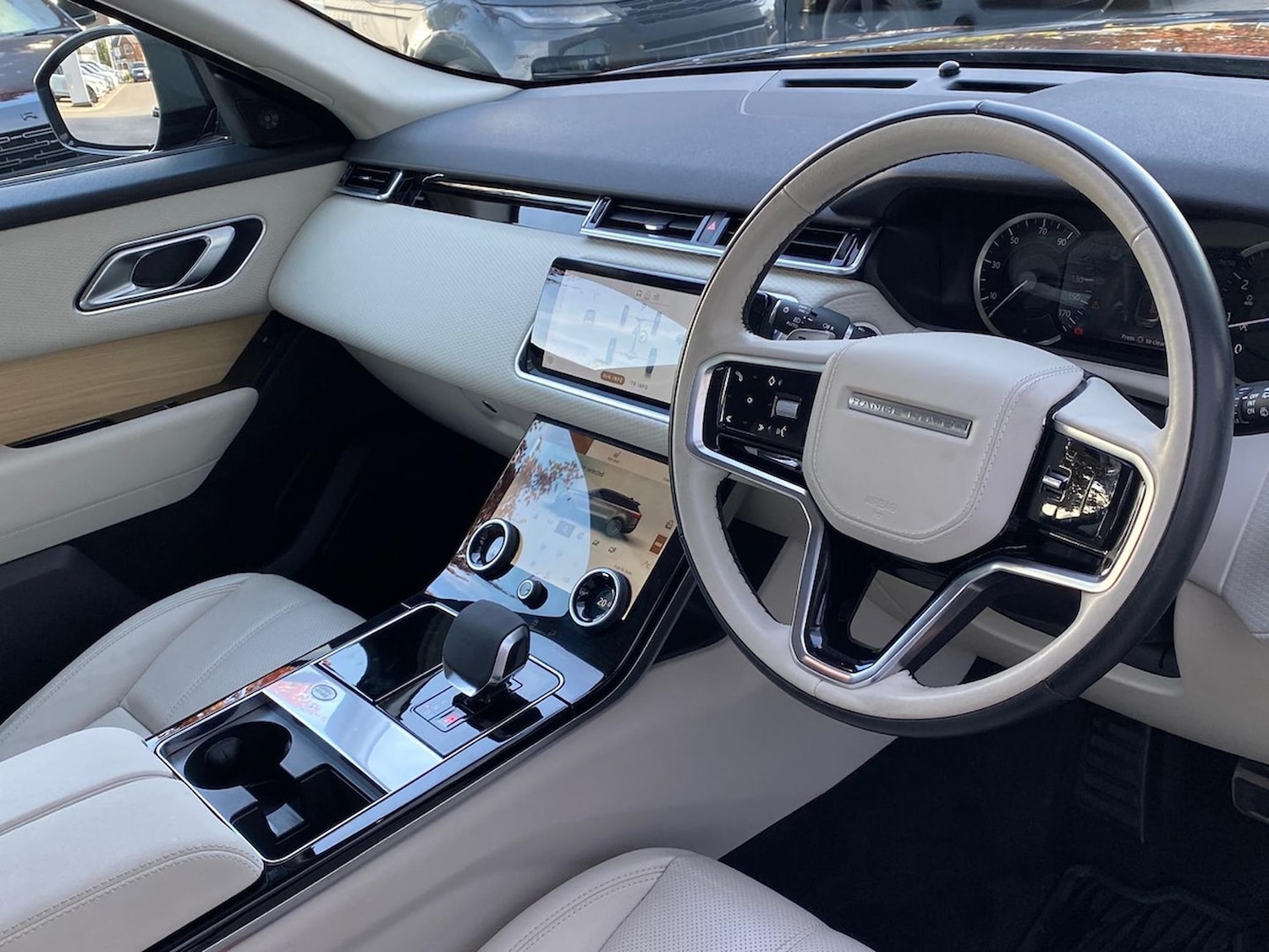 Used Land Rover Range Rover Velar 2023 for sale - 76521014: Photo 32