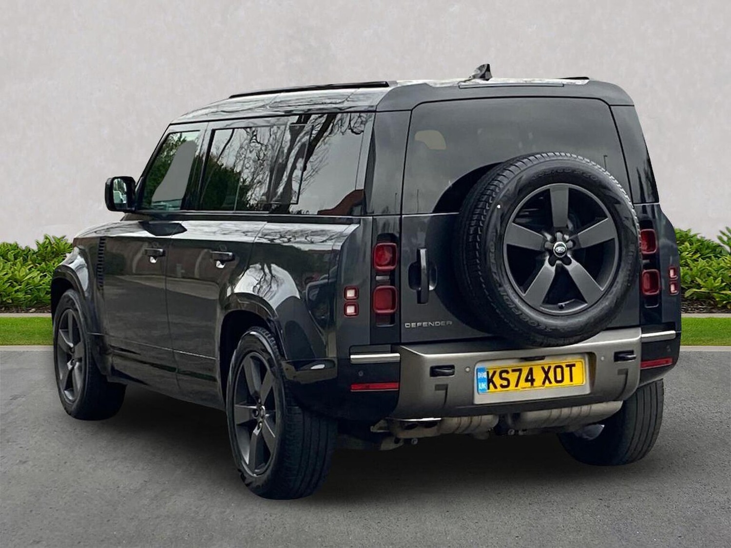 Used Land Rover Defender 2024 for sale - 77888652: Photo 2