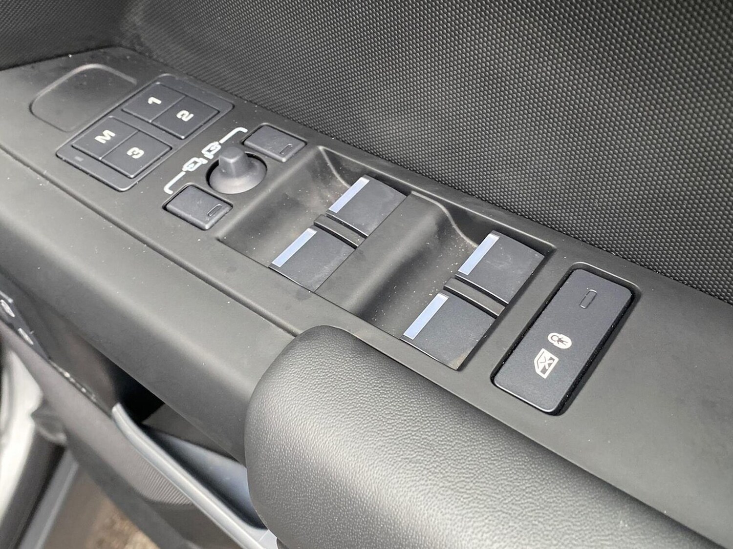 Used Land Rover Defender 2024 for sale - 77888652: Photo 22