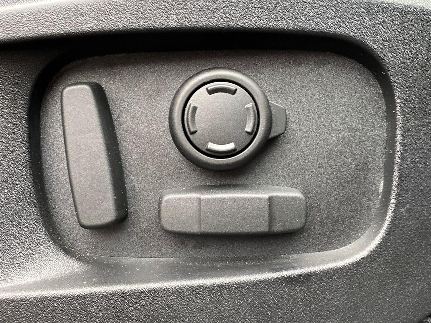 Used Land Rover Defender 2024 for sale - 77888652: Photo 24