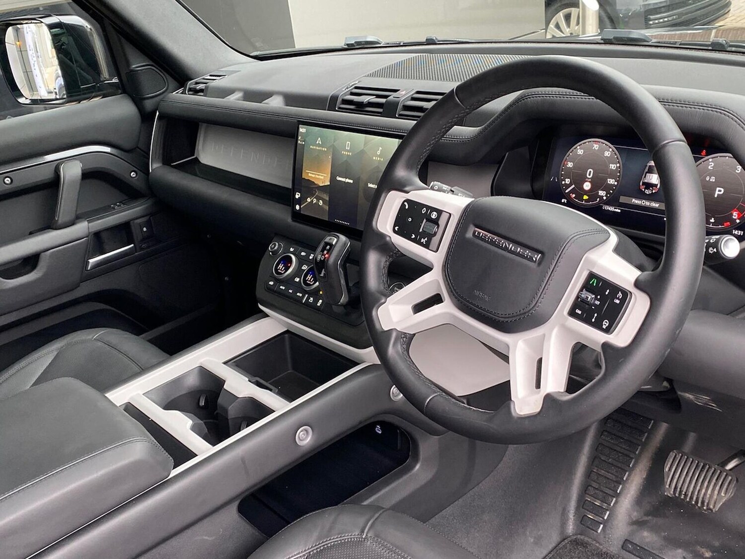 Used Land Rover Defender 2024 for sale - 77888652: Photo 25