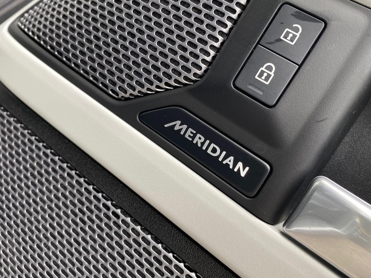 Used Land Rover Defender 2024 for sale - 78193807: Photo 24