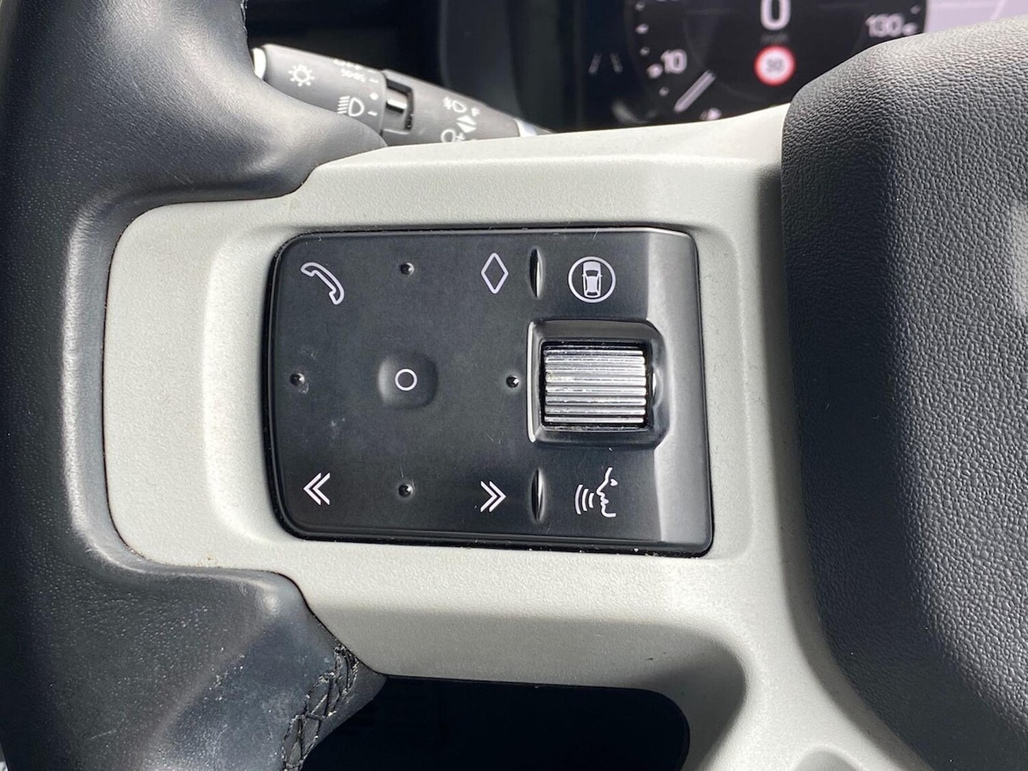 Used Land Rover Defender 2024 for sale - 78193807: Photo 33