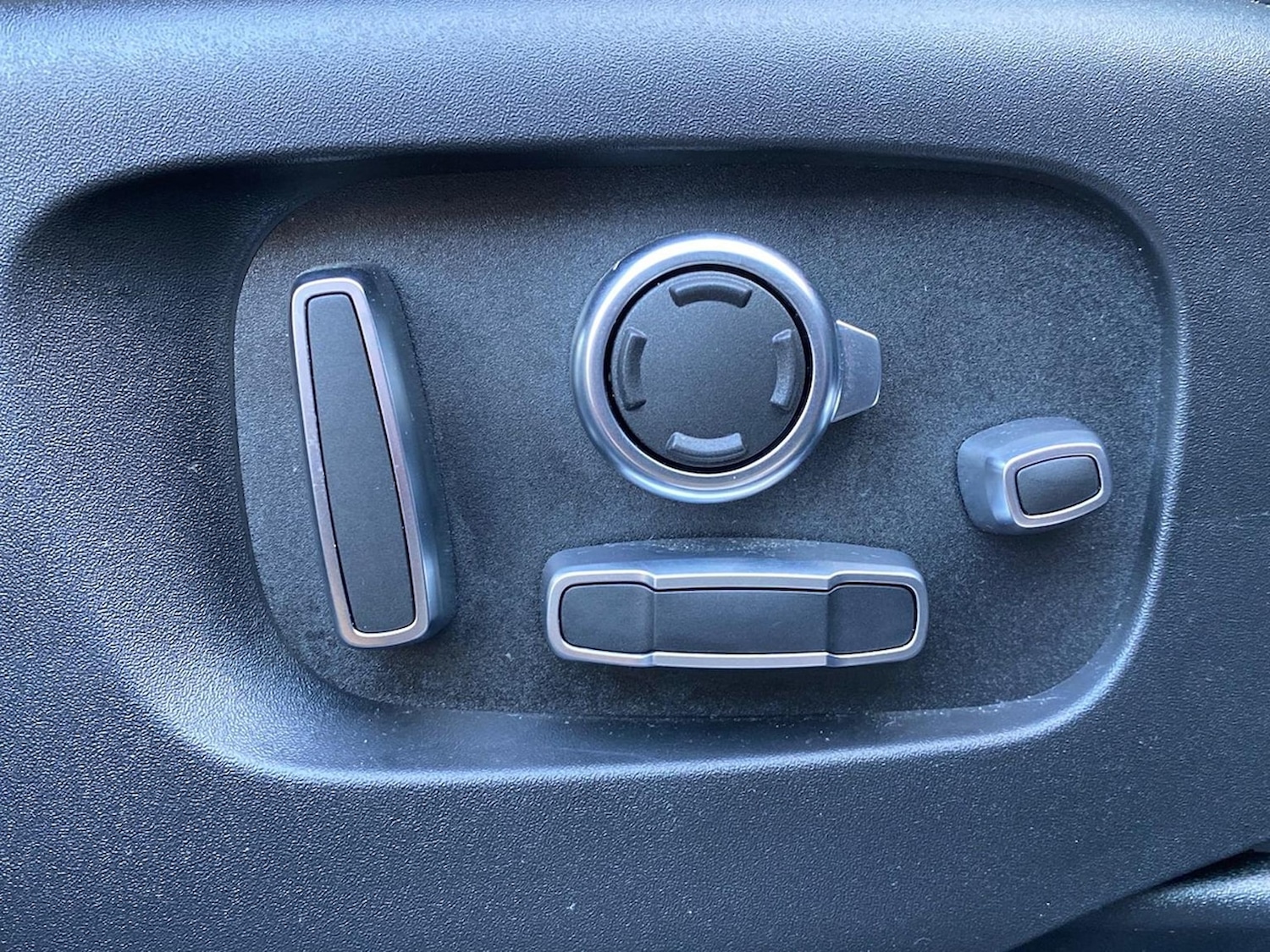 Used Land Rover Range Rover Velar 2024 for sale - 77542449: Photo 40