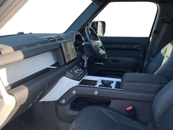 Used Land Rover Defender 2024 for sale - 78310729: Photo