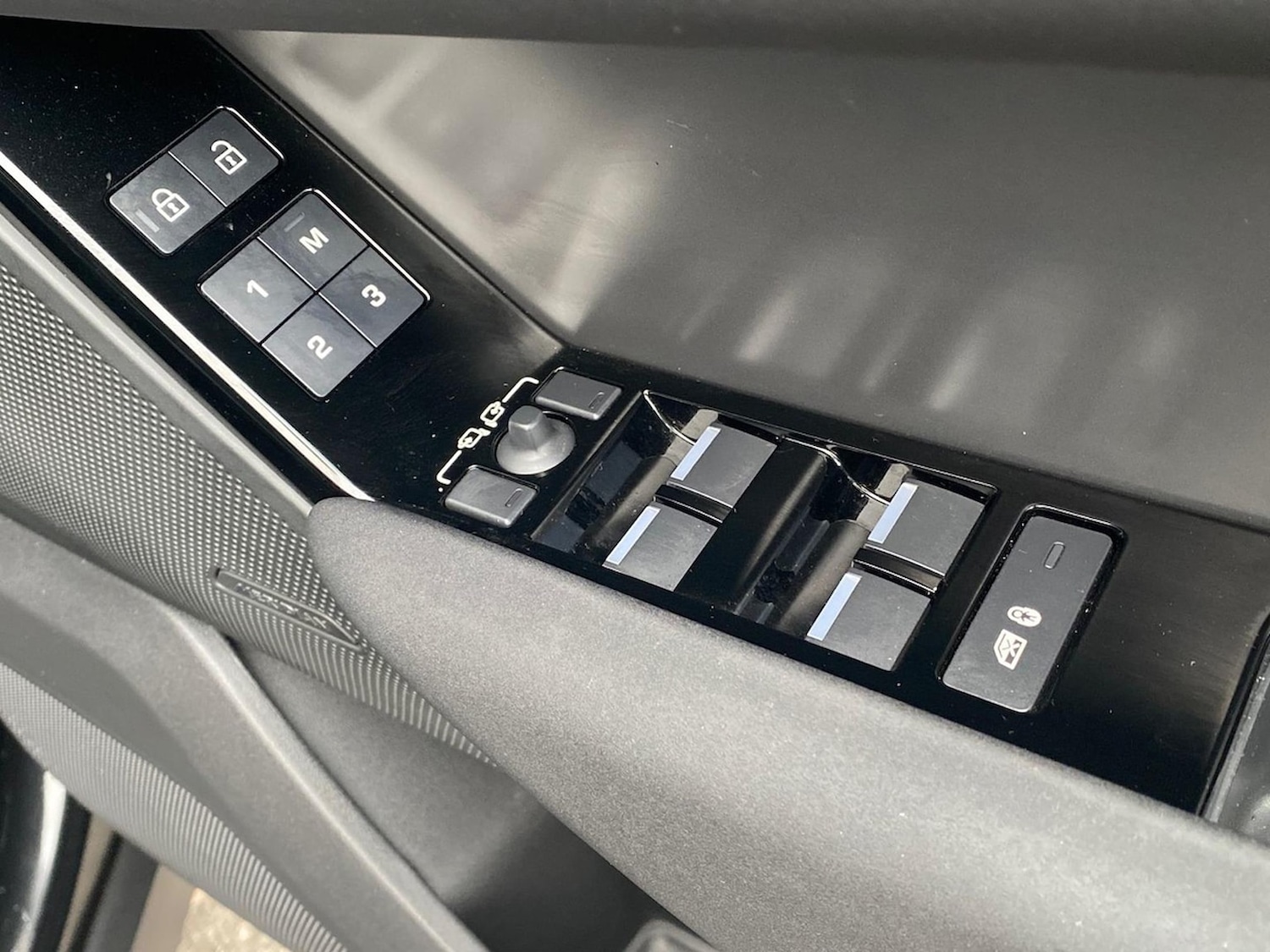 Used Land Rover Range Rover Velar 2024 for sale - 78176490: Photo 24