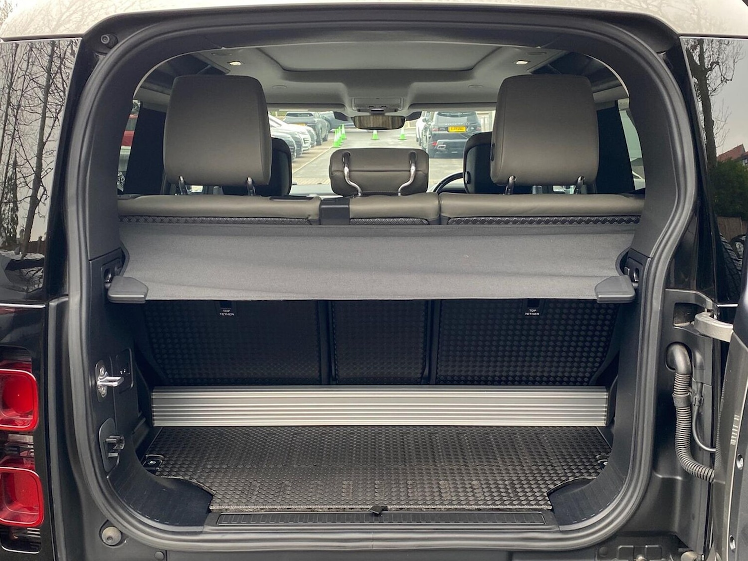 Used Land Rover Defender 2021 for sale - 76969941: Photo 10