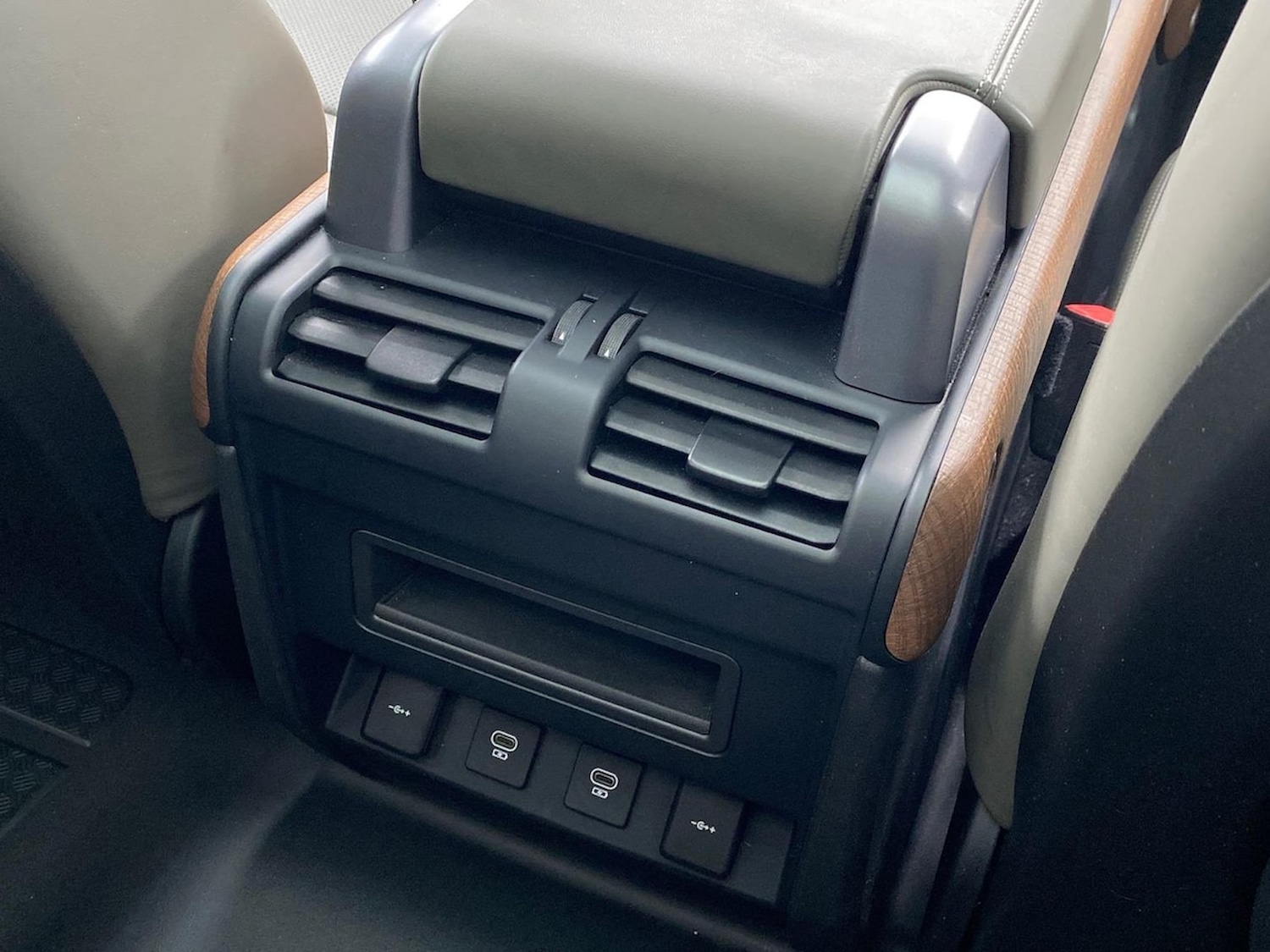 Used Land Rover Defender 2021 for sale - 76969941: Photo 18