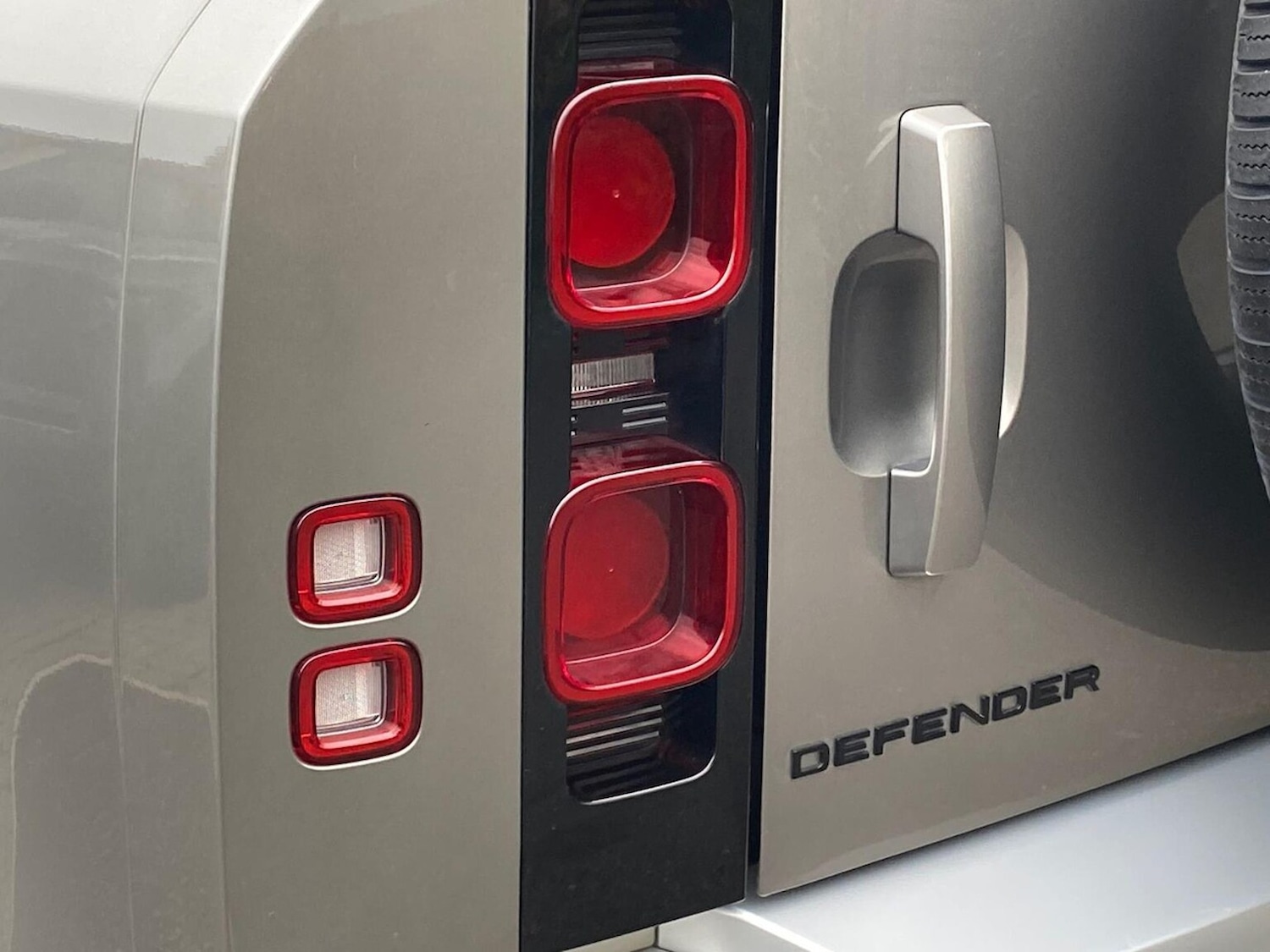 Used Land Rover Defender 2021 for sale - 76969941: Photo 19