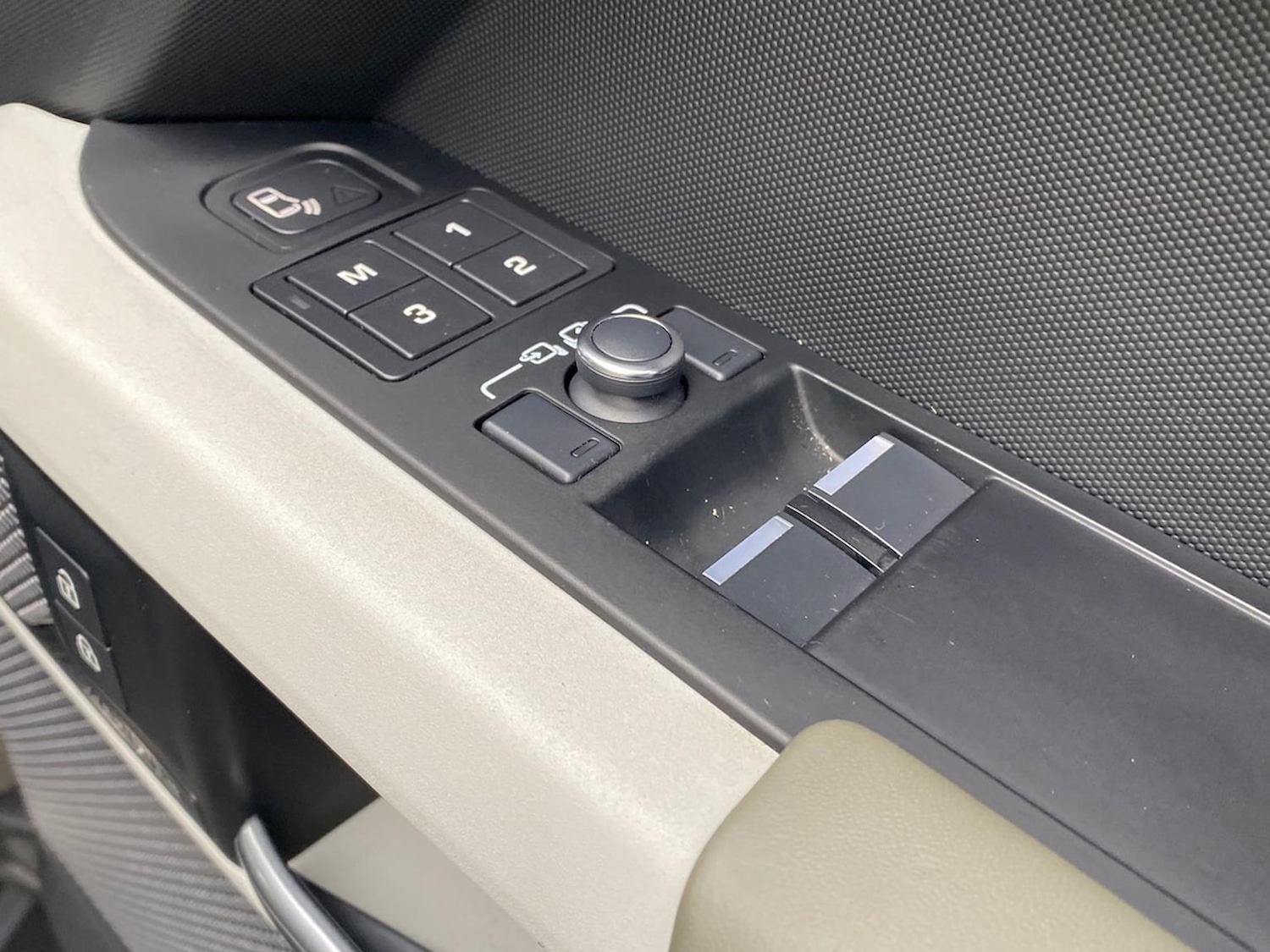 Used Land Rover Defender 2021 for sale - 76969941: Photo 22