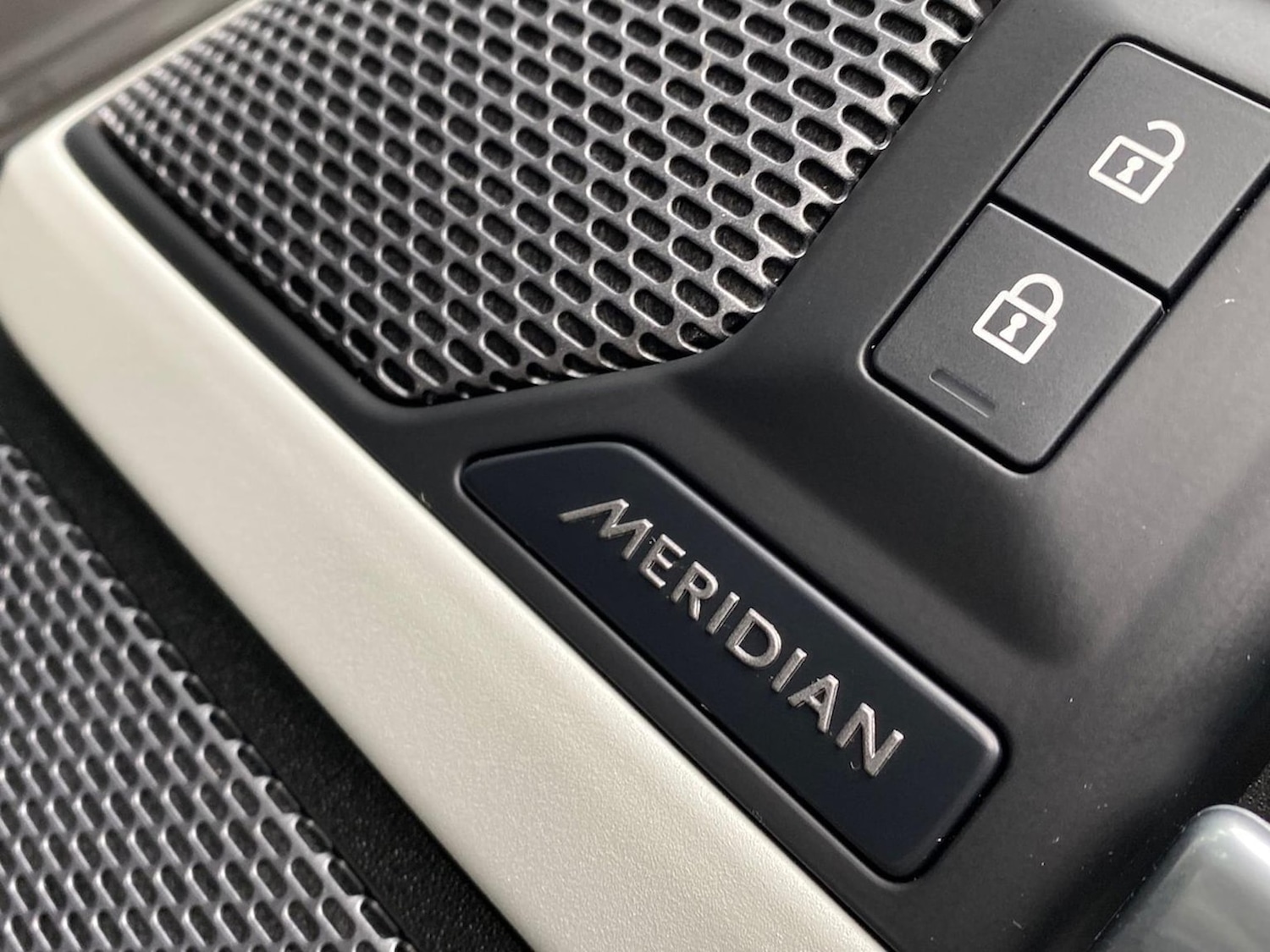 Used Land Rover Defender 2021 for sale - 76969941: Photo 23