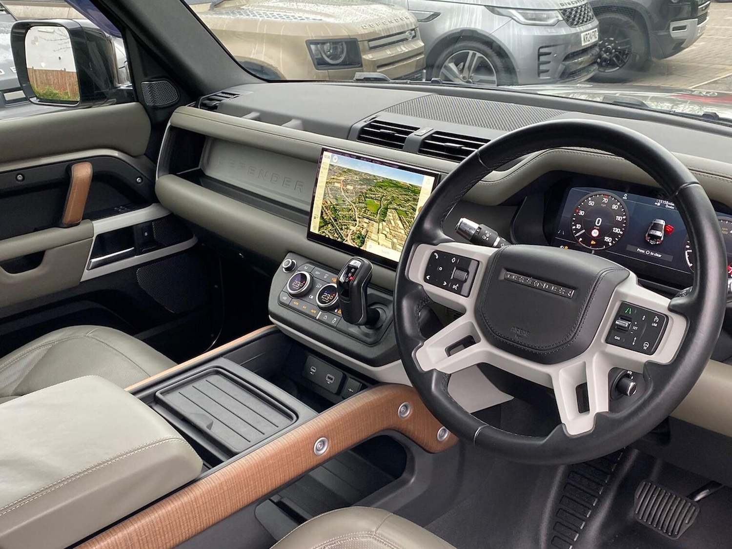 Used Land Rover Defender 2021 for sale - 76969941: Photo 25