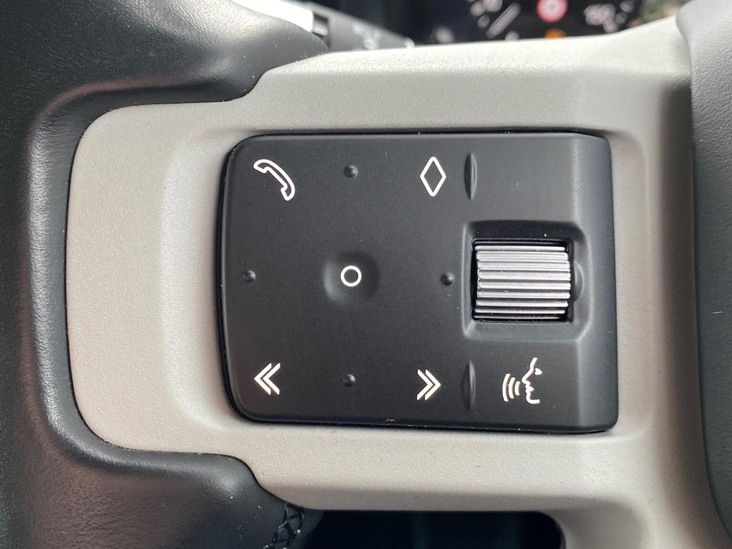 Used Land Rover Defender 2021 for sale - 76969941: Photo 27