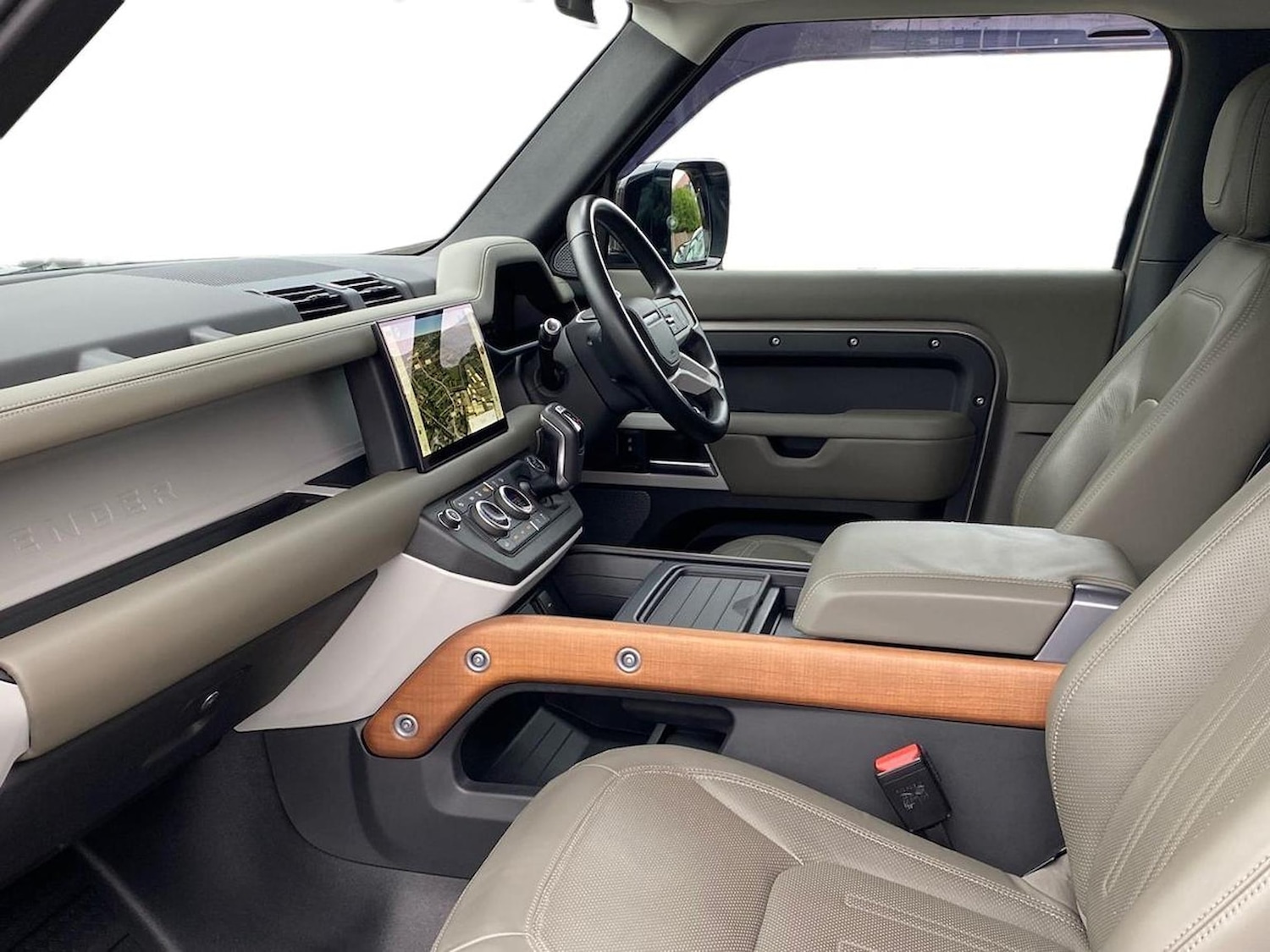 Used Land Rover Defender 2021 for sale - 76969941: Photo 3