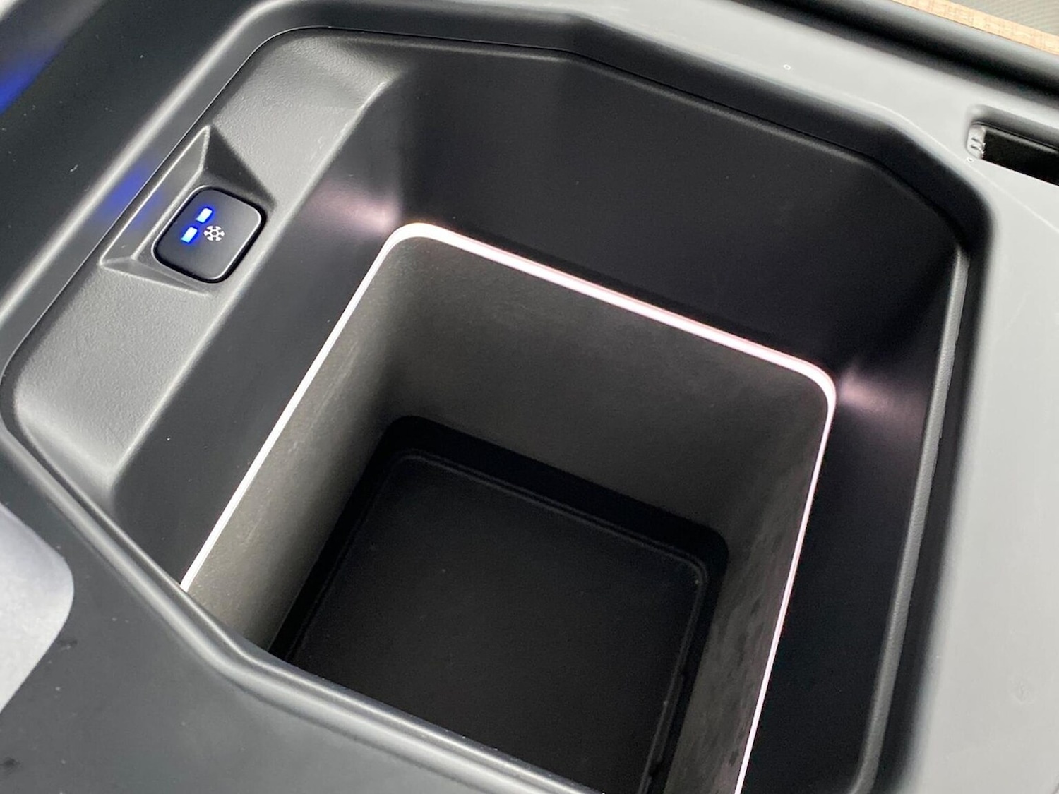 Used Land Rover Defender 2021 for sale - 76969941: Photo 42