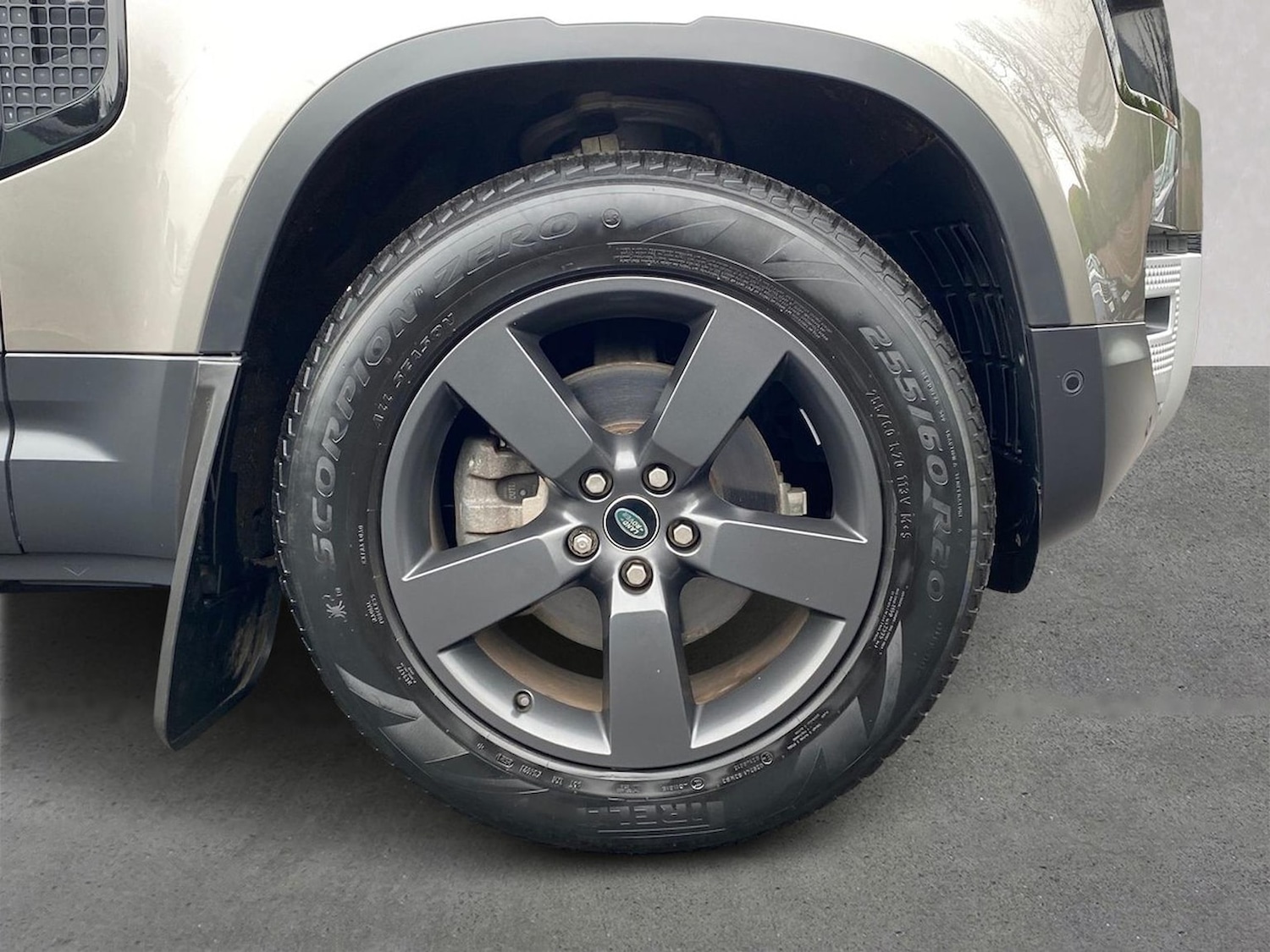 Used Land Rover Defender 2021 for sale - 76969941: Photo 8