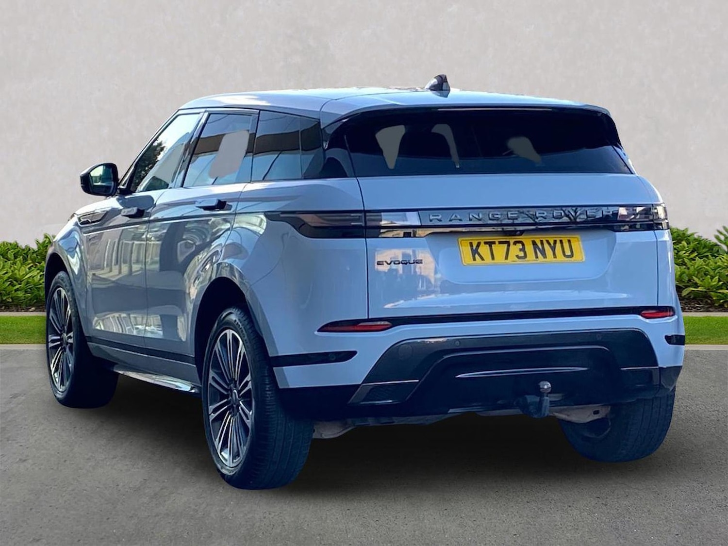 Used Land Rover Range Rover Evoque 2023 for sale - 76751924: Photo 2