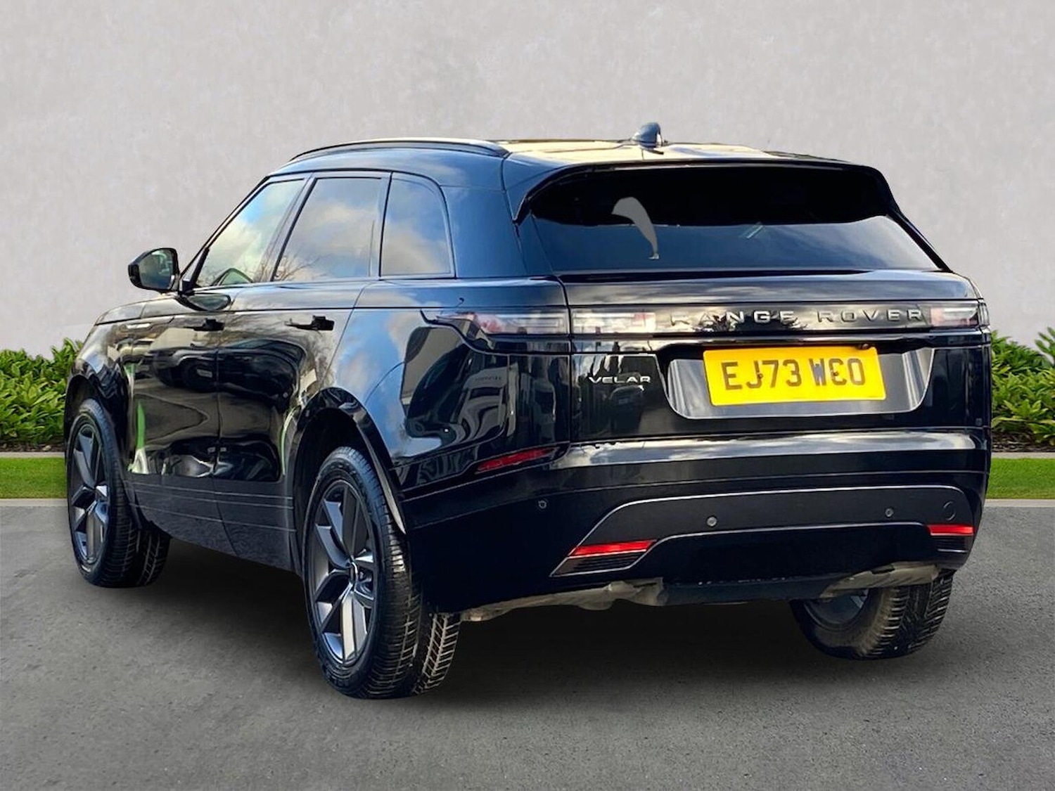 Used Land Rover Range Rover Velar 2023 for sale - 76578319: Photo 2