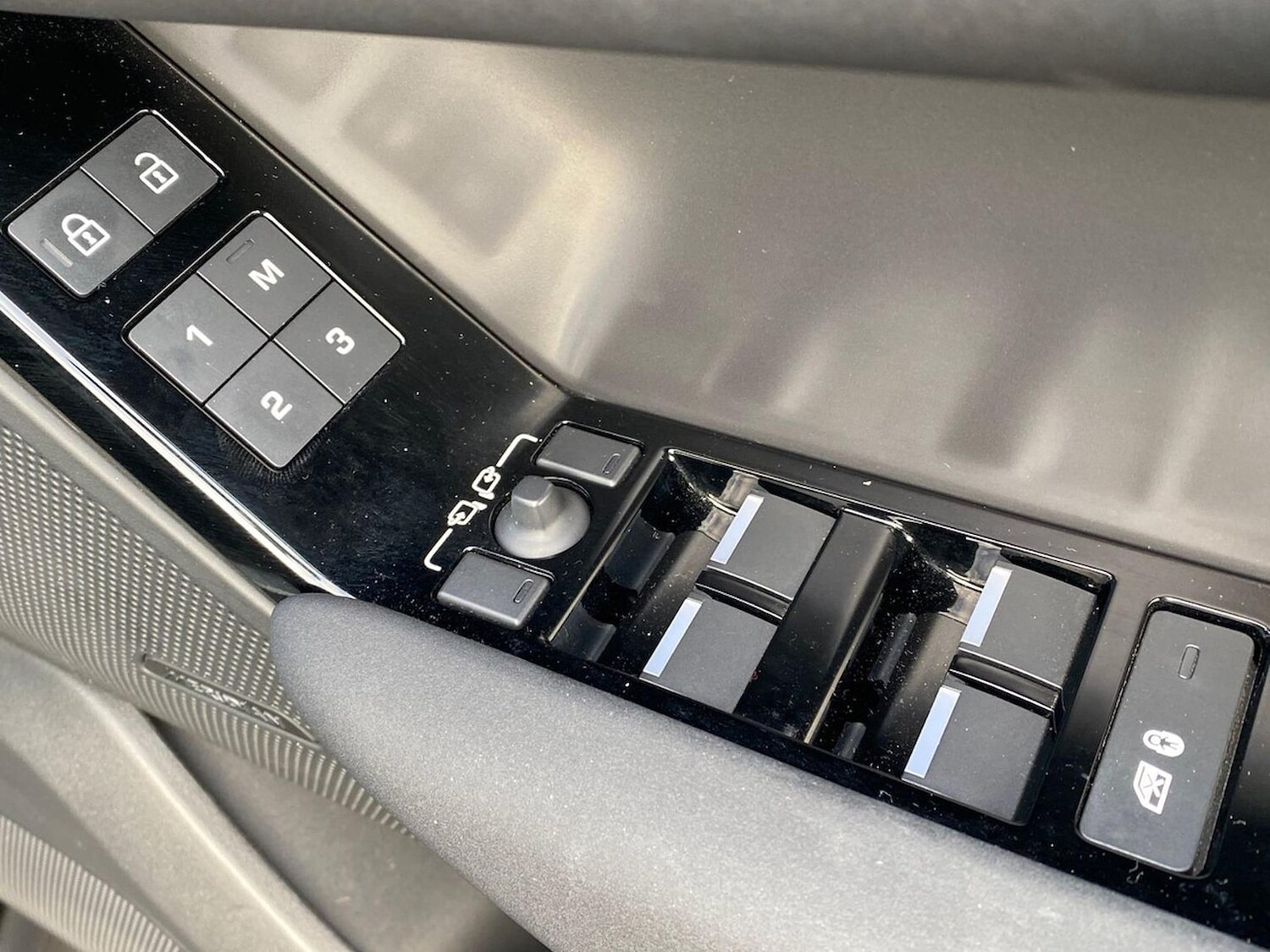 Used Land Rover Range Rover Velar 2023 for sale - 76578319: Photo 25