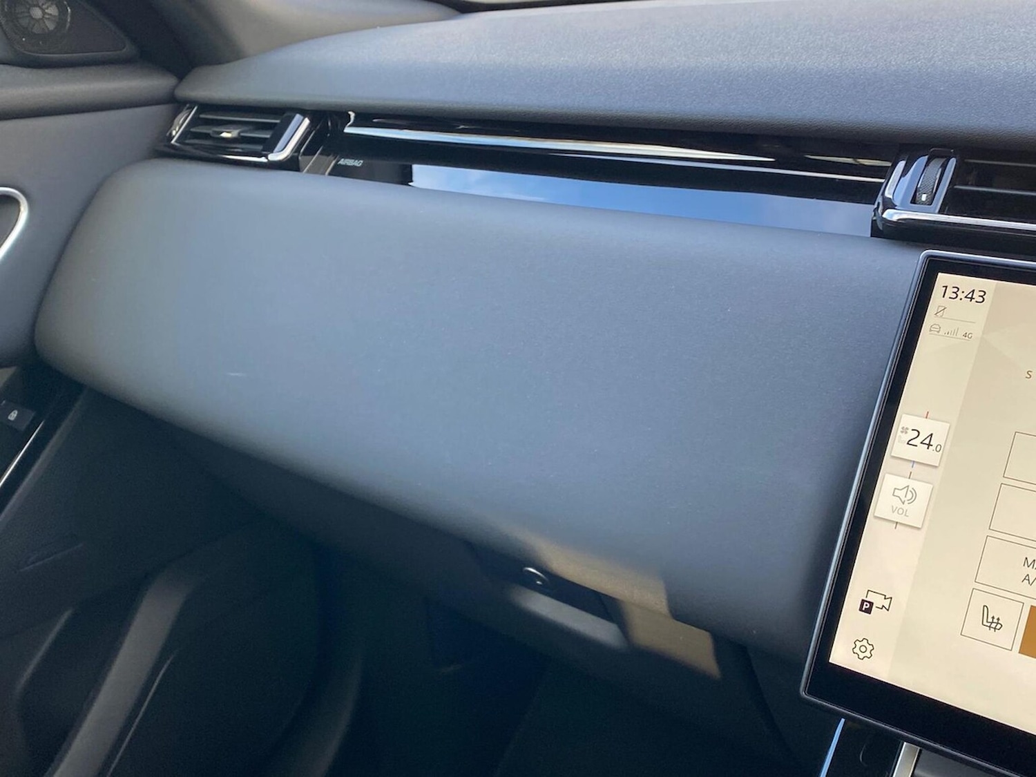 Used Land Rover Range Rover Velar 2023 for sale - 76578319: Photo 31