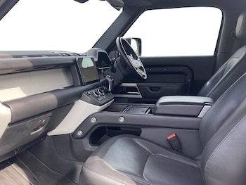 Used Land Rover Defender 2023 for sale - 75542257: Photo