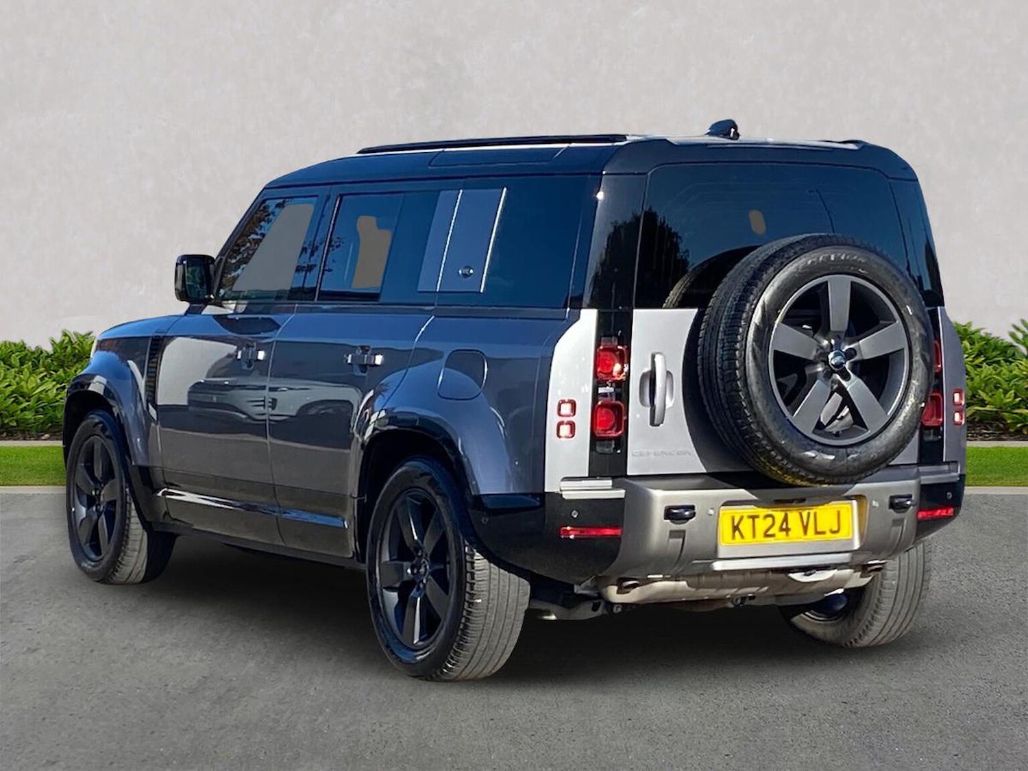 Used Land Rover Defender 2024 for sale - 76187177: Photo 2