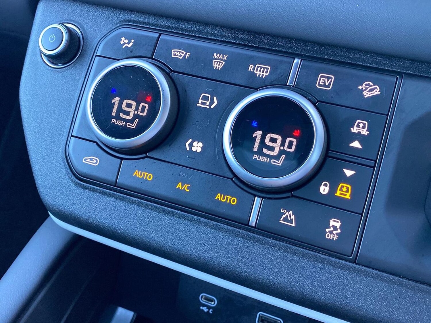 Used Land Rover Defender 2024 for sale - 76187177: Photo 28