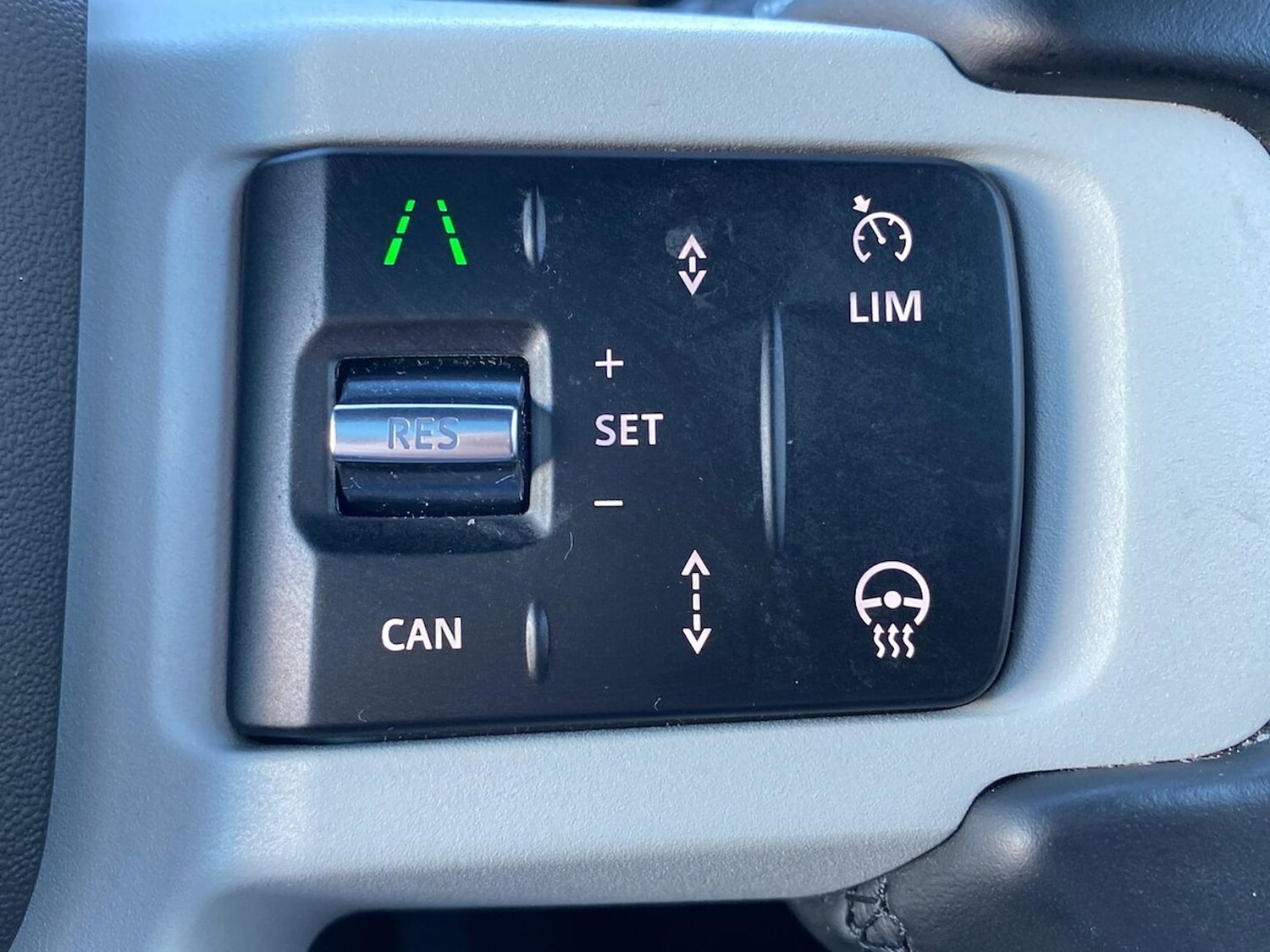 Used Land Rover Defender 2024 for sale - 76187177: Photo 31