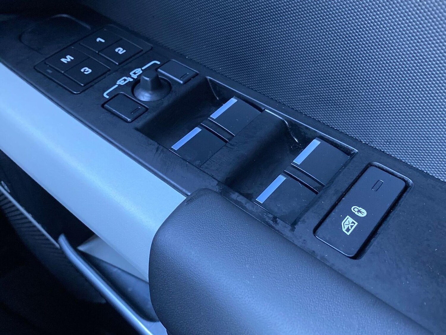 Used Land Rover Defender 2024 for sale - 76187177: Photo 34