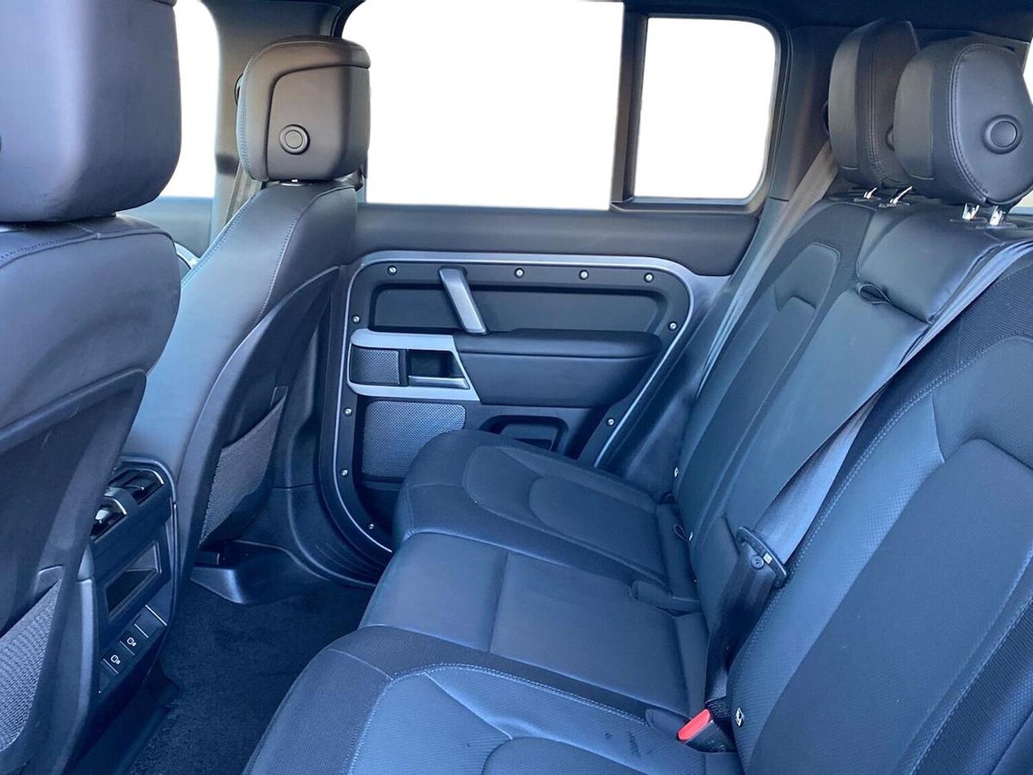 Used Land Rover Defender 2024 for sale - 76187177: Photo 4