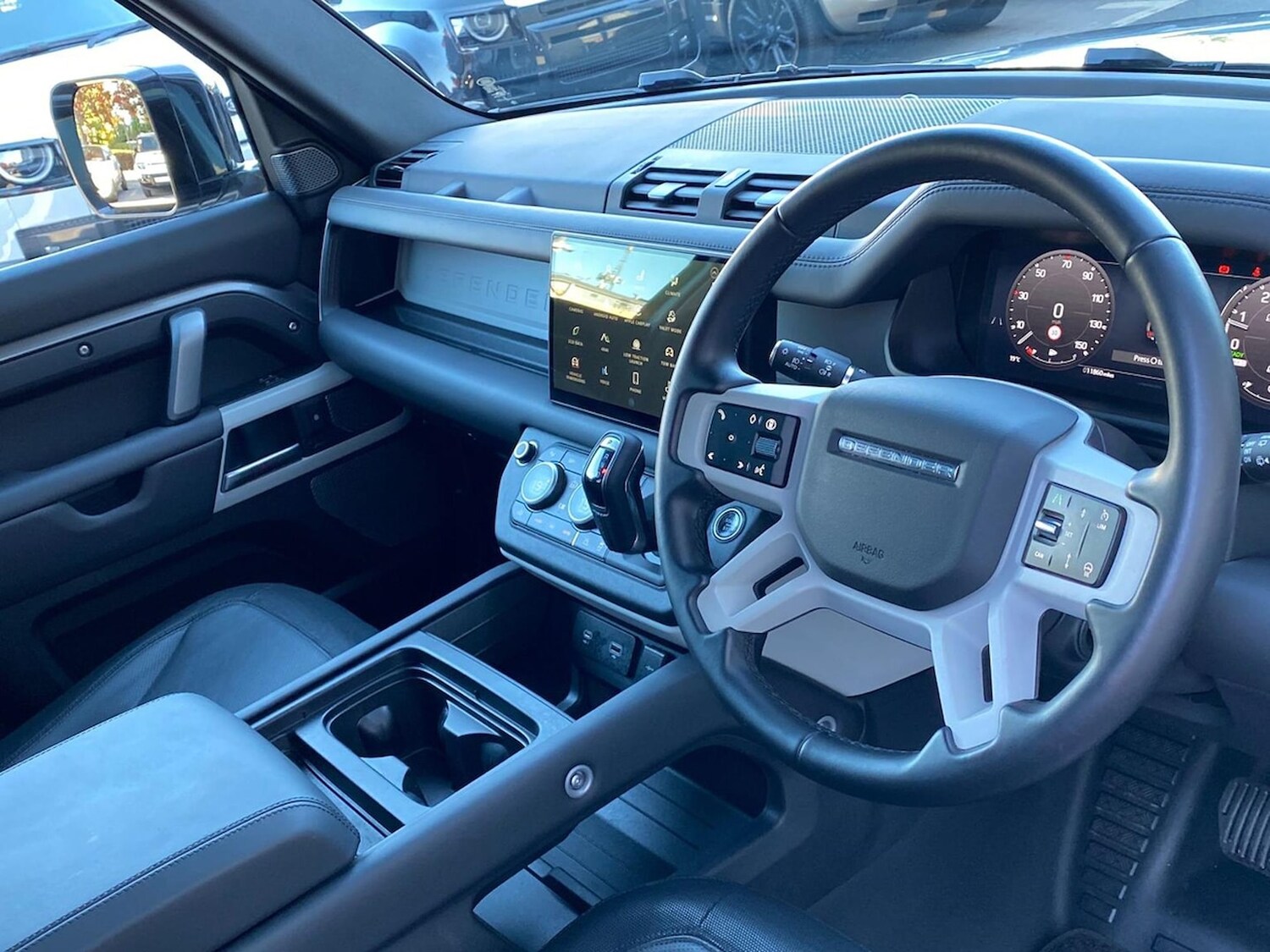 Used Land Rover Defender 2024 for sale - 76187177: Photo 41