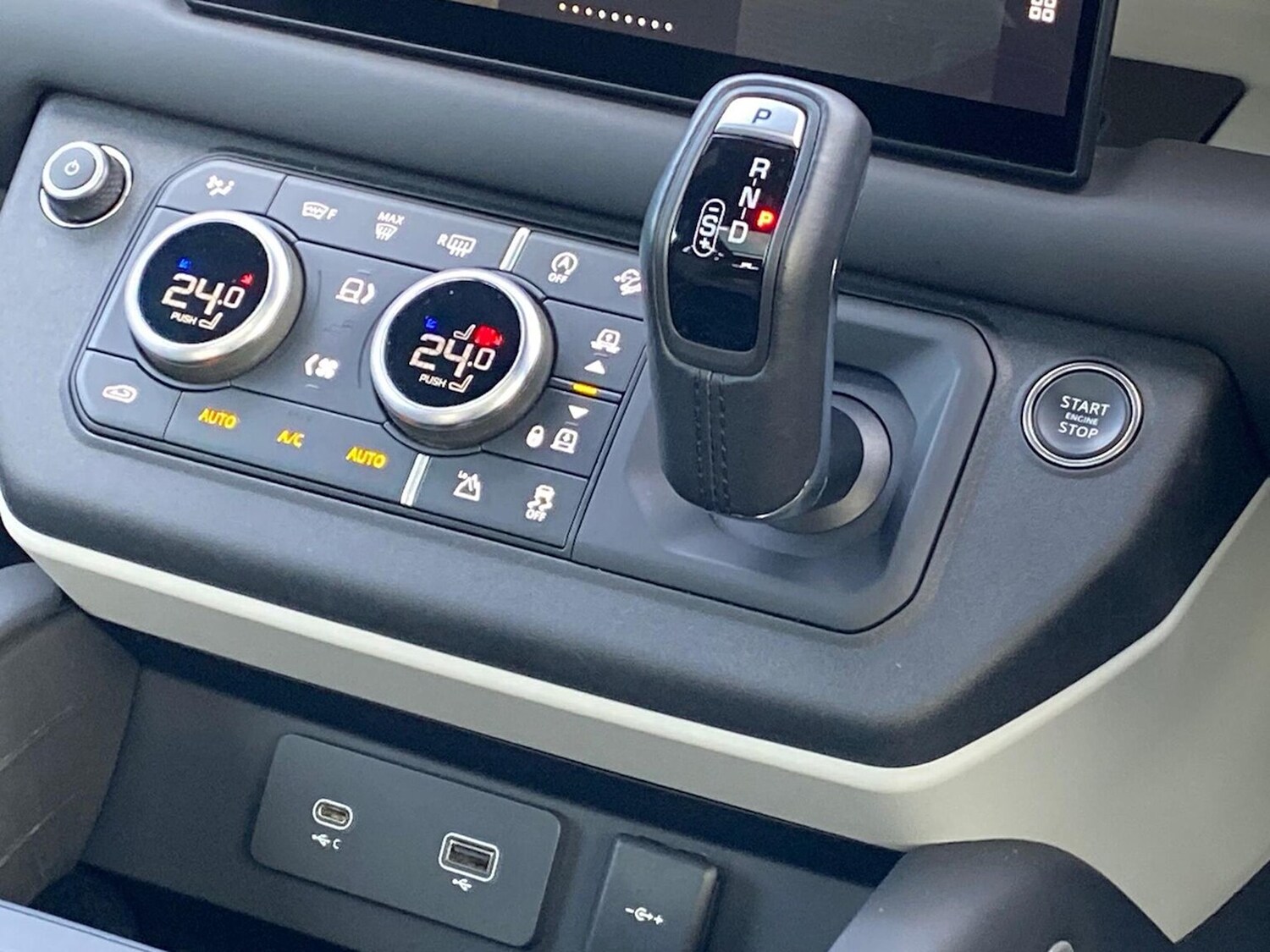 Used Land Rover Defender 2023 for sale - 76547699: Photo 13