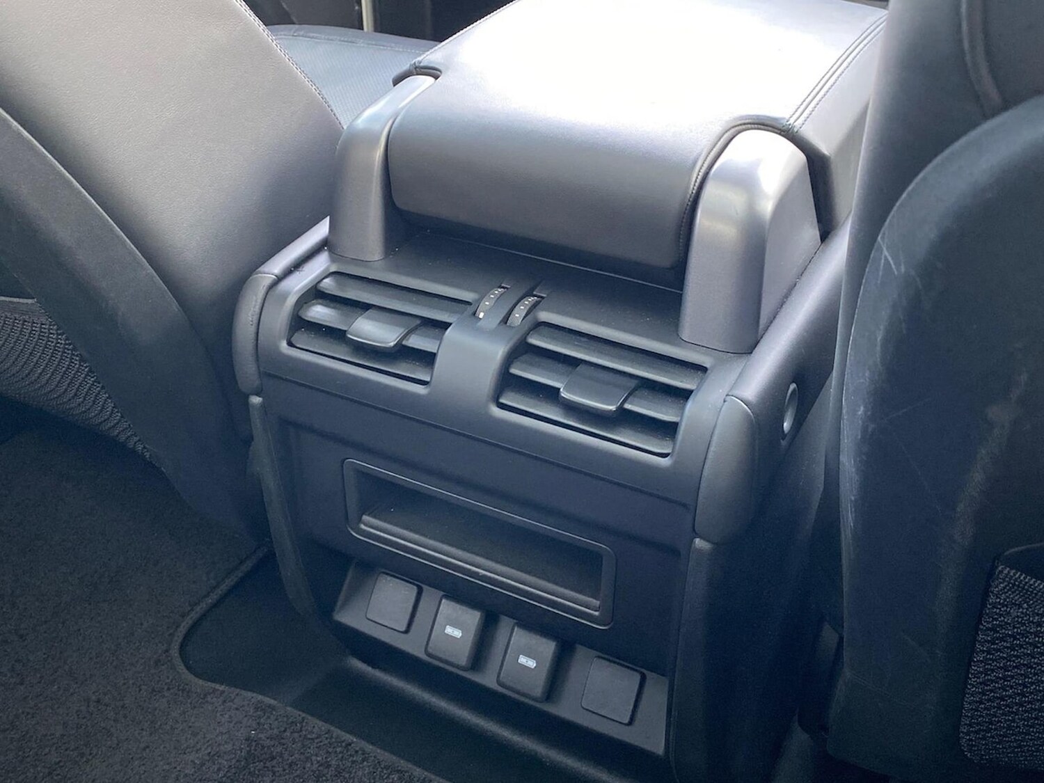 Used Land Rover Defender 2023 for sale - 76547699: Photo 18