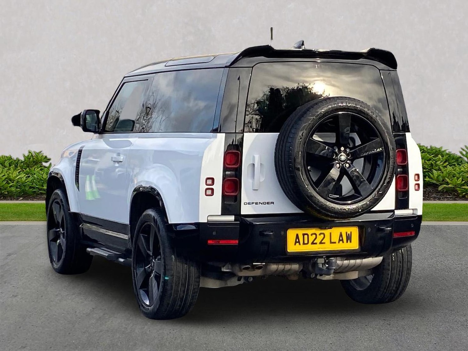 Used Land Rover Defender 2023 for sale - 76547699: Photo 2
