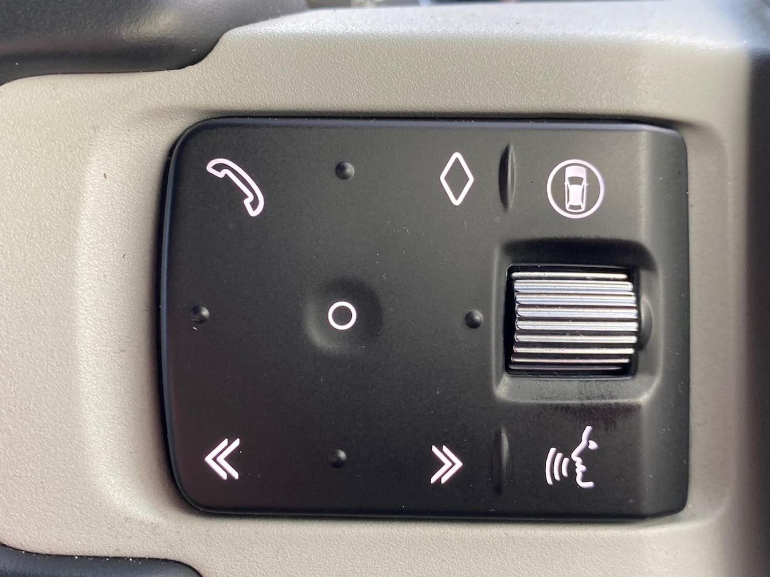 Used Land Rover Defender 2023 for sale - 76547699: Photo 30