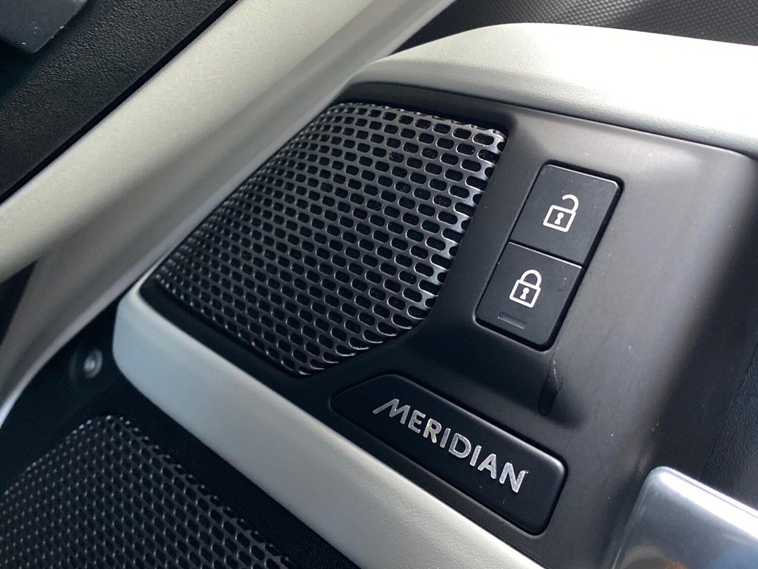 Used Land Rover Defender 2023 for sale - 76547699: Photo 35