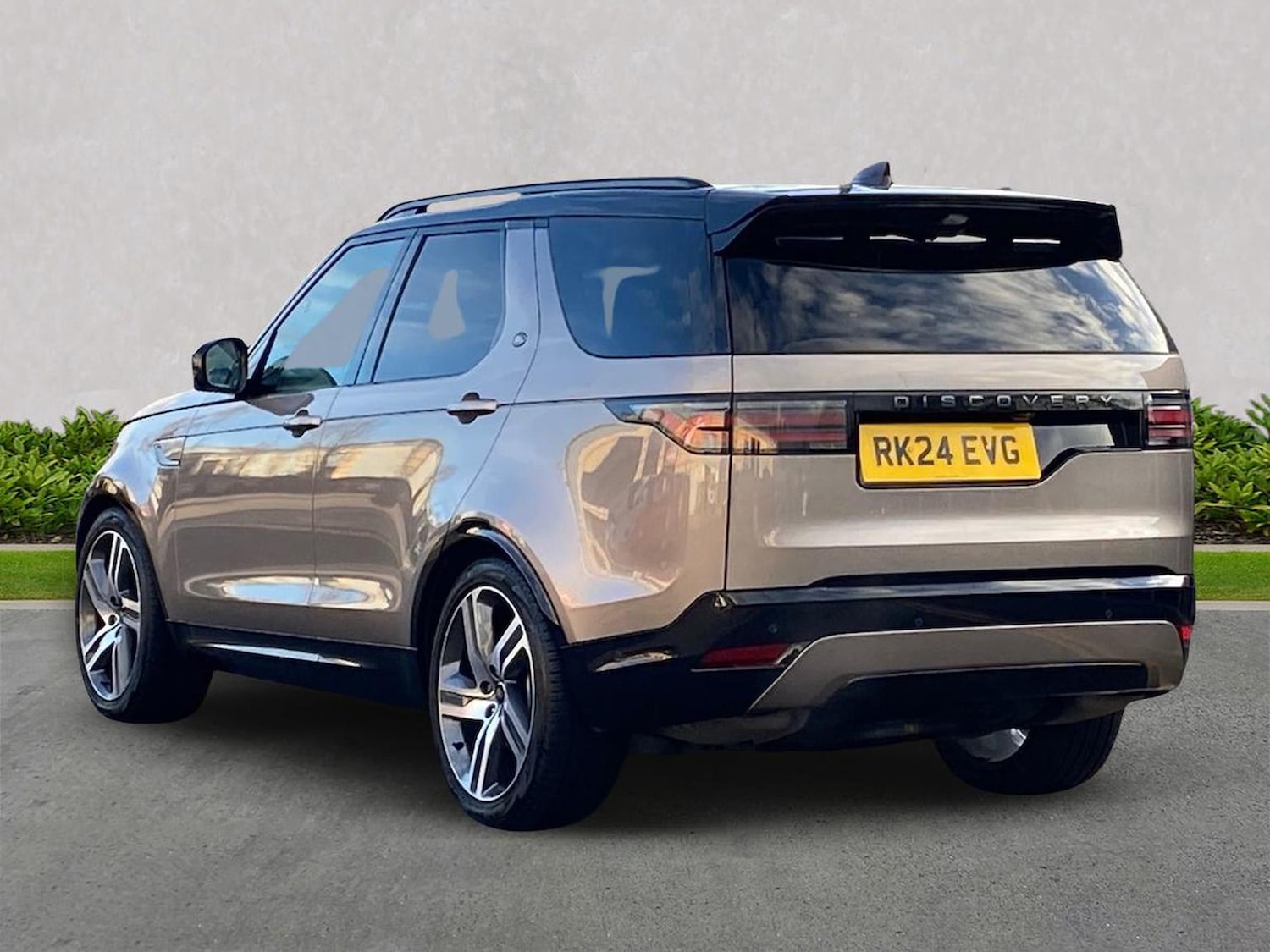 Used Land Rover Discovery 2024 for sale - 77790351: Photo 2