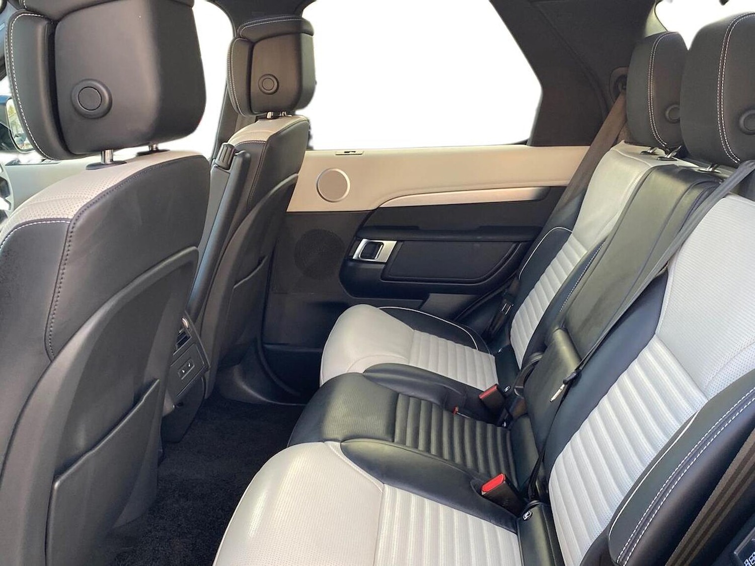 Used Land Rover Discovery 2024 for sale - 77790351: Photo 4