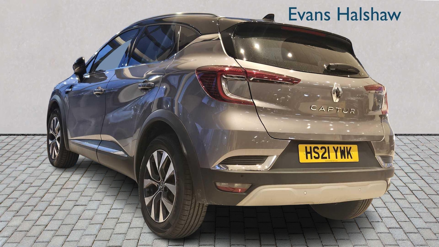 Used Renault Captur for sale - 77860534: Photo 2