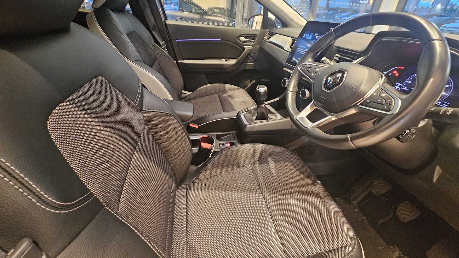 Used Renault Captur for sale - 77860534: Photo 3