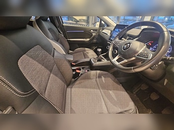 Used Renault Captur 2021 for sale - 77860534: Photo